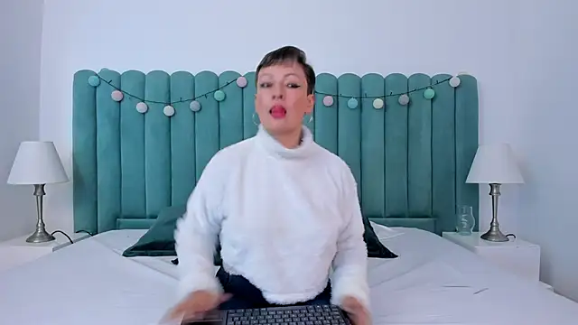 marianaaguii online show from 5, 1, 2025