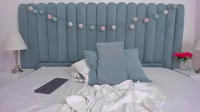 marianaaguii online show from 25, 2, 2025