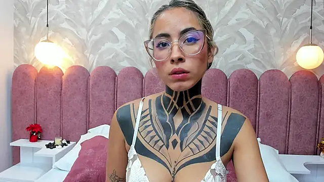 NicoleBlum online show from 16, 1, 2025