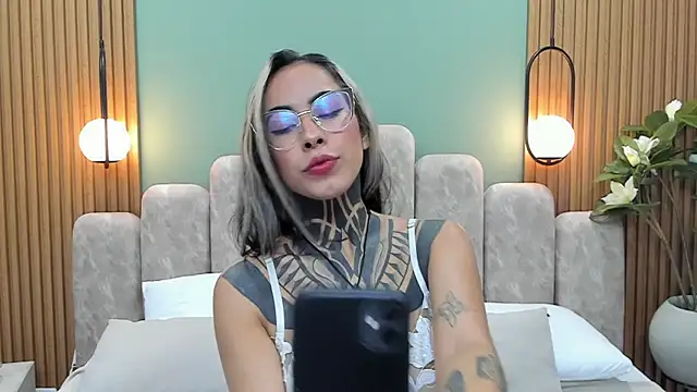 NicoleBlum online show from 7, 3, 2025