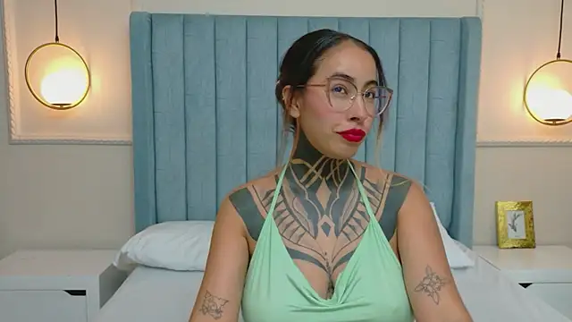 NicoleBlum online show from 6, 4, 2026