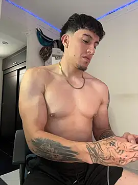 Snapshot of strongboy_ chatting on 25, 7, 2026 strongboy online show from 25, 7, 2026