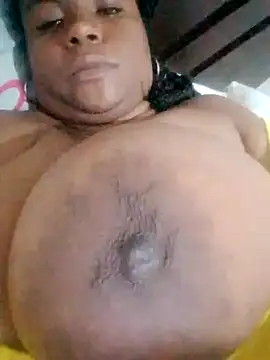 Snapshot of bigtitssxx chatting on 15, 12, 2024 bigtitssxx online show from 15, 12, 2024