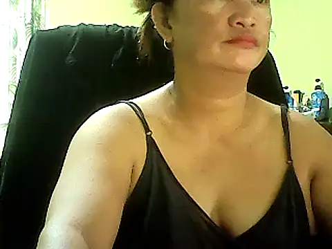 Snapshot of hott_scarlett chatting on 2, 3, 2025 hott scarlett online show from 2, 3, 2025