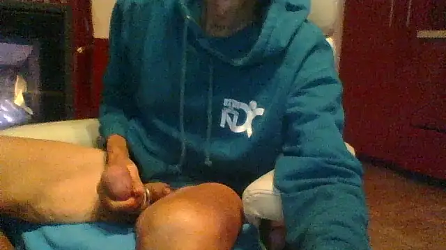 Snapshot of pierre5004 chatting on 7, 10, 2025 pierre5004 online show from 7, 10, 2025