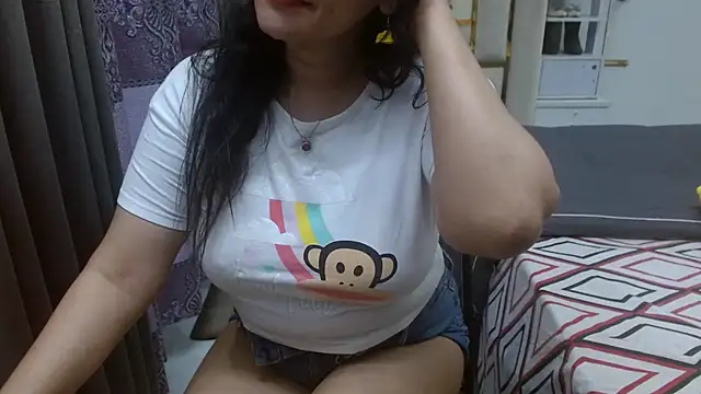 Snapshot of Lovelywife786 chatting on 3, 5, 2026 Lovelywife786 online show from 3, 5, 2026