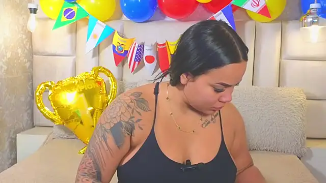 Snapshot of EmilyQueen3x chatting on 25, 6, 2026 EmilyQueen3x online show from 25, 6, 2026