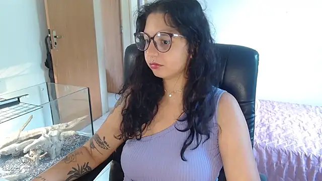 Snapshot of myamillor chatting on 21, 3, 2025 myamillor online show from 21, 3, 2025
