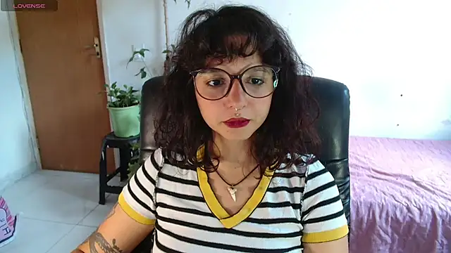 Snapshot of myamillor chatting on 21, 11, 2025 myamillor online show from 21, 11, 2025