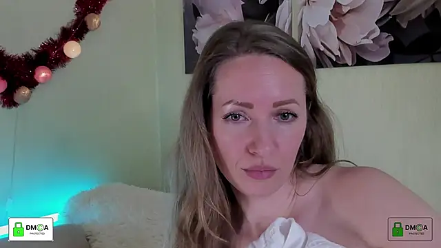 Queenymel online show from 4, 3, 2025