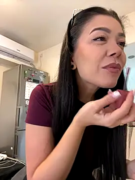 Snapshot of denise_k chatting on 6, 10, 2025 denise k online show from 6, 10, 2025