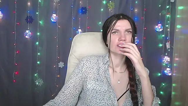 MilaLoona online show from 7, 1, 2025