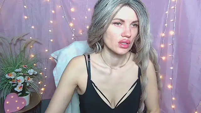 MilaLoona online show from 18, 4, 2026