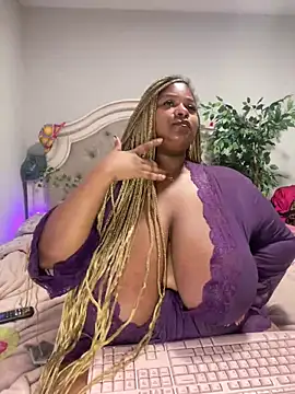 Snapshot of BigFineSelena chatting on 4, 12, 2024 BigFineSelena online show from 4, 12, 2024