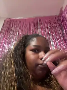 BigFineSelena online show from 25, 6, 2026