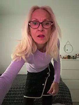 Snapshot of adella13 chatting on 23, 3, 2026 adella13 online show from 23, 3, 2026