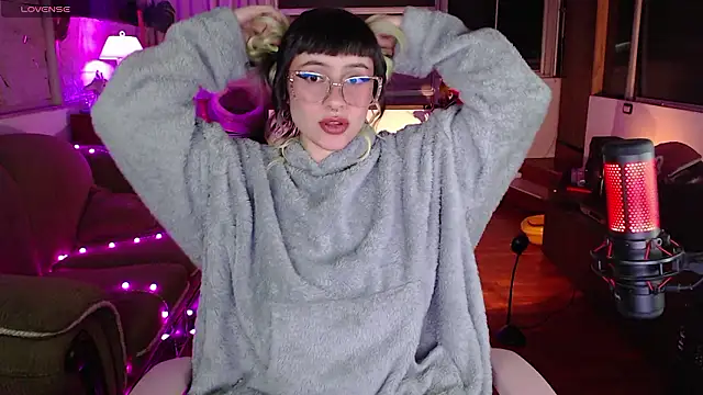 Aquamarinebubble online show from 4, 12, 2024