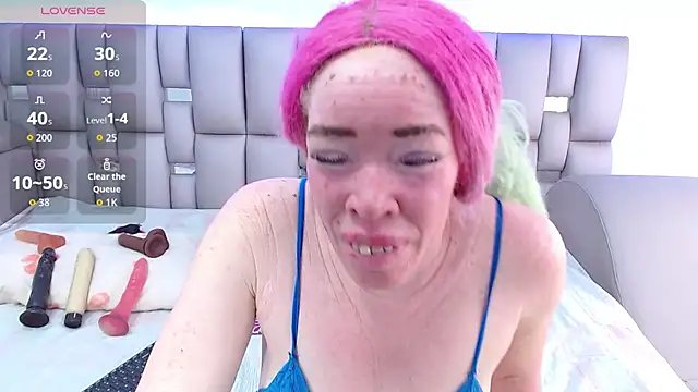 Kittywhiteass online show from 13, 12, 2025