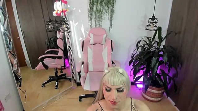 queenramoona-hot online show from 13, 4, 2026