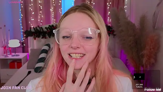 Snapshot of evangel1ne chatting on 4, 1, 2025 evangel1ne online show from 4, 1, 2025