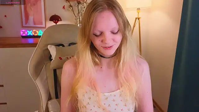 Snapshot of evangel1ne chatting on 28, 11, 2025 evangel1ne online show from 28, 11, 2025