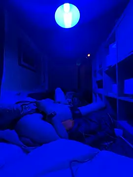 cumhungrybottom4u online show from 13, 3, 2026