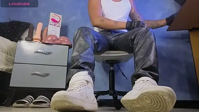 TomLover 12 online show from 3, 3, 2026