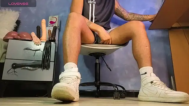 TomLover 12 online show from 15, 4, 2026