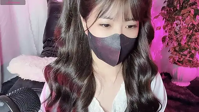 Mya Lee online show from 10, 12, 2024