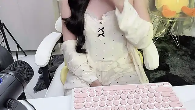 Mya Lee online show from 24, 1, 2025