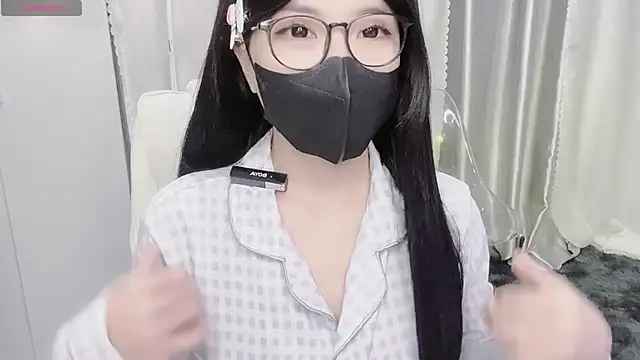 Mya Lee online show from 24, 9, 2025