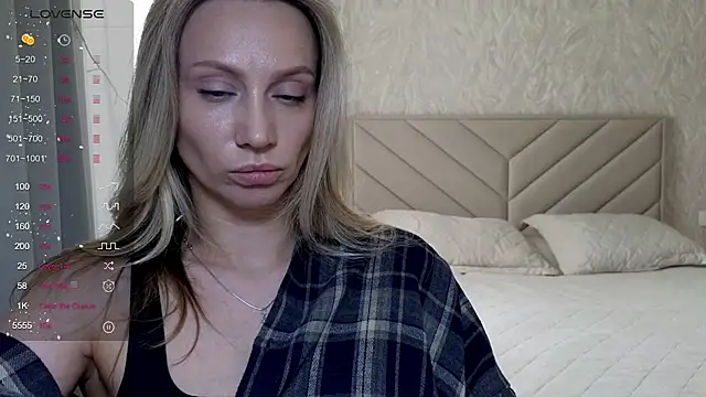 Snapshot of Alice_Wonders chatting on 22, 4, 2026 Alice Wonders online show from 22, 4, 2026