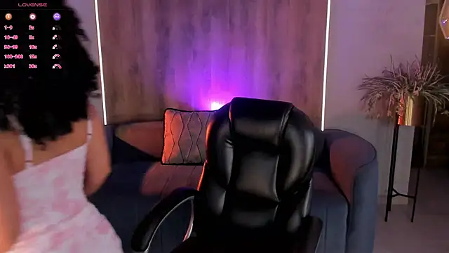 RoseFerrera online show from 7, 2, 2025