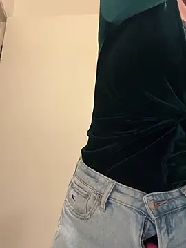 Snapshot of ClumsyLink chatting on 8, 11, 2025 ClumsyLink online show from 8, 11, 2025