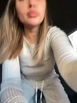 Snapshot of AngelinaMoore chatting on 17, 3, 2025 AngelinaMoore online show from 17, 3, 2025