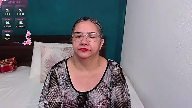 Snapshot of scaelettdubois chatting on 2, 10, 2025 scaelettdubois online show from 2, 10, 2025