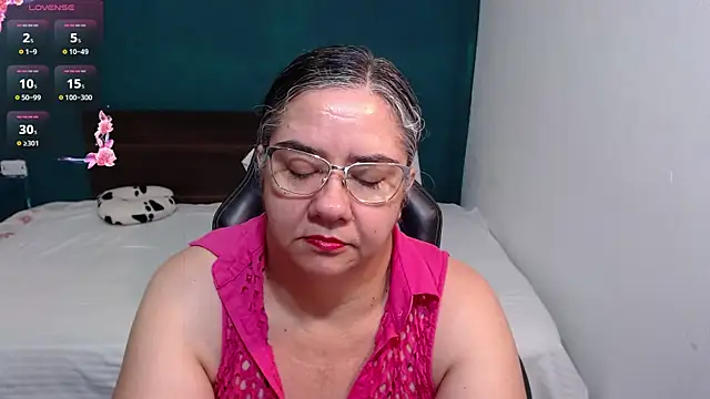 Snapshot of scaelettdubois chatting on 6, 10, 2025 scaelettdubois online show from 6, 10, 2025