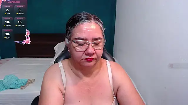 Snapshot of scaelettdubois chatting on 7, 10, 2025 scaelettdubois online show from 7, 10, 2025