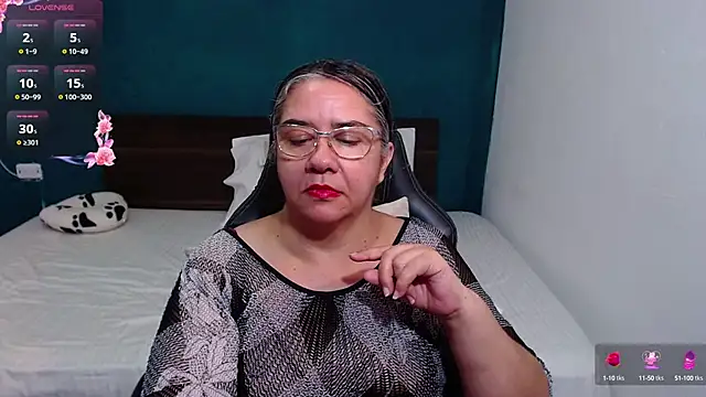 Snapshot of scaelettdubois chatting on 10, 10, 2025 scaelettdubois online show from 10, 10, 2025