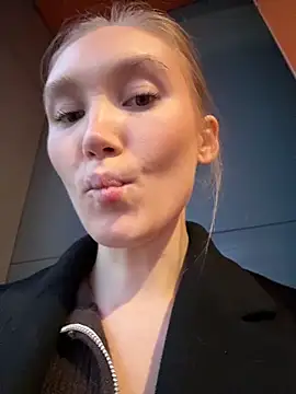 Snapshot of MariaTull chatting on 29, 10, 2025 MariaTull online show from 29, 10, 2025