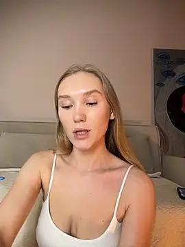 Snapshot of MariaTull chatting on 5, 11, 2025 MariaTull online show from 5, 11, 2025