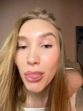 Snapshot of MariaTull chatting on 7, 11, 2025 MariaTull online show from 7, 11, 2025