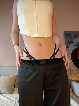 Snapshot of MariaTull chatting on 8, 11, 2025 MariaTull online show from 8, 11, 2025