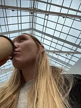 Snapshot of MariaTull chatting on 22, 11, 2025 MariaTull online show from 22, 11, 2025