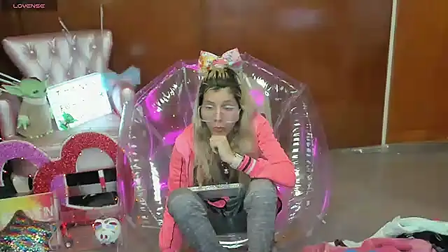 Skinygirl online show from 6, 3, 2026