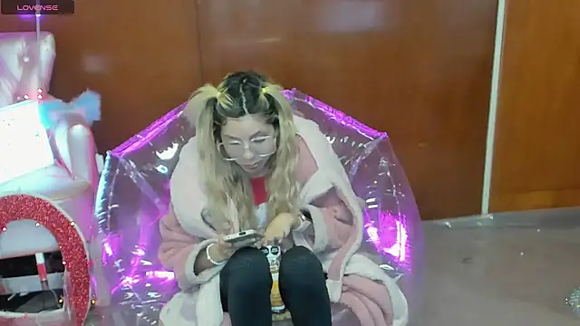 Skinygirl online show from 22, 3, 2026