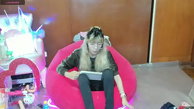 Skinygirl online show from 15, 4, 2026