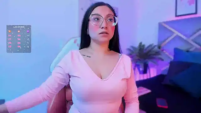 Snapshot of lucy_neil chatting on 24, 10, 2025 lucy neil online show from 24, 10, 2025