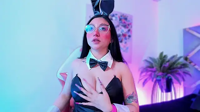 Snapshot of lucy_neil chatting on 1, 11, 2025 lucy neil online show from 1, 11, 2025