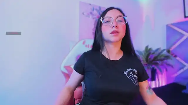 Snapshot of lucy_neil chatting on 7, 11, 2025 lucy neil online show from 7, 11, 2025